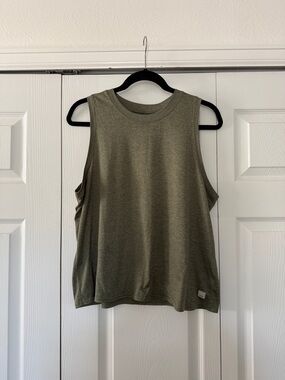 Vuori Olive Green Heather Energy Top Long